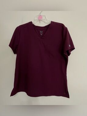Med Couture  Insight Scrub Top in Burgundy ~Size Large ~ Medical Staff